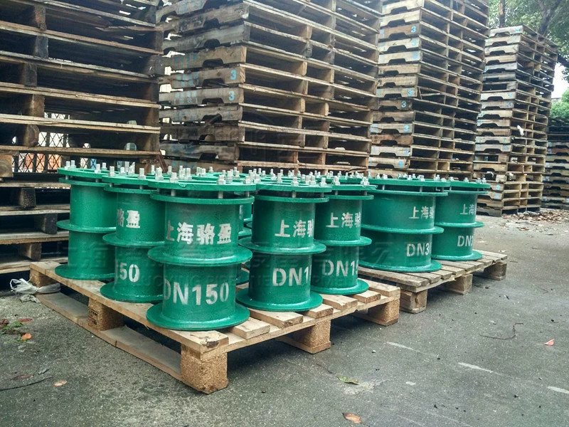 <a href=http://www.www.hellowinter.com.cn target=_blank class=infotextkey>柔性防水套管</a>防水層被破壞的原因