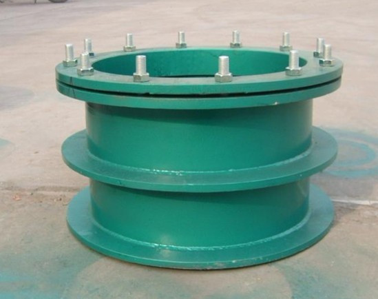 良好柔性<a href=http://www.www.hellowinter.com.cn target=_blank class=infotextkey>防水套管</a>供貨現(xiàn)場(chǎng)