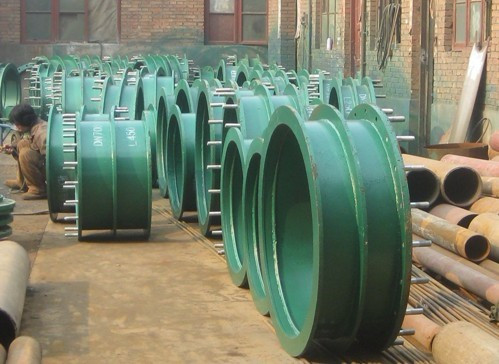 青島嶗山區(qū)大口徑<a href=http://www.www.hellowinter.com.cn target=_blank class=infotextkey>防水套管</a>發(fā)貨現(xiàn)場